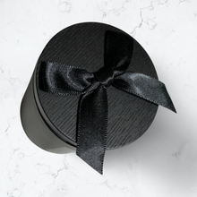 Load image into Gallery viewer, Waxes of Windsor &#39;Pitch Black&#39; 20cl Fragranced Natural Soy Candle
